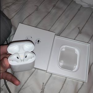 AirPods